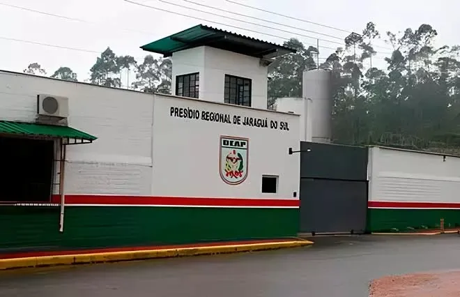 Homem é preso em Corupá após descumprir condições em regime aberto